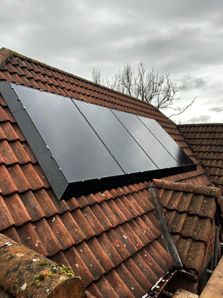 Aiko 470W on roof panels with solaskirt